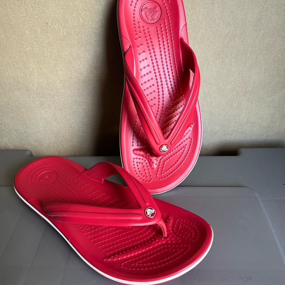 Crocs red flip flops. Women’s size 9/Men’s 7.